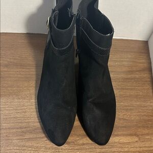 Gloria Vanderbilt Black Ankle Booties